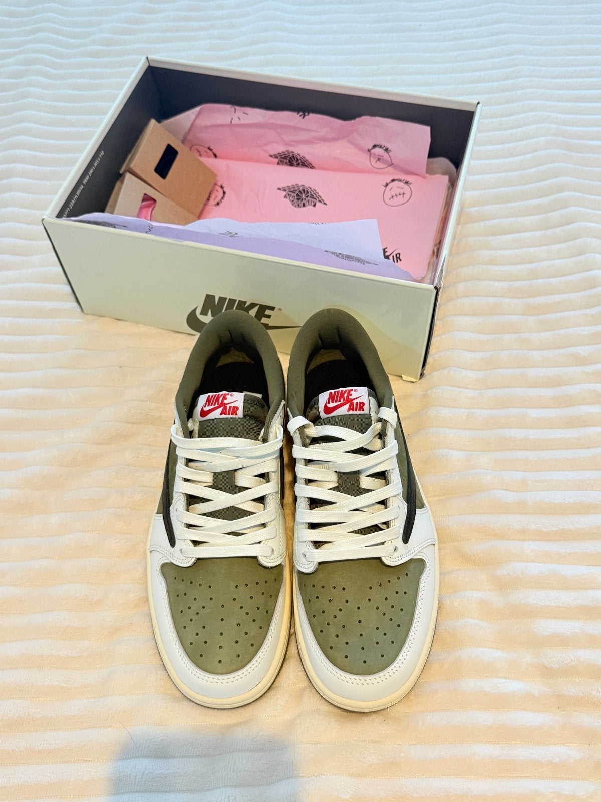 Travis Scott x Jordan 1 Low Green Olive - Maten 38-39, Ophalen of Verzenden, Nieuw, Groen, Sneakers of Gympen