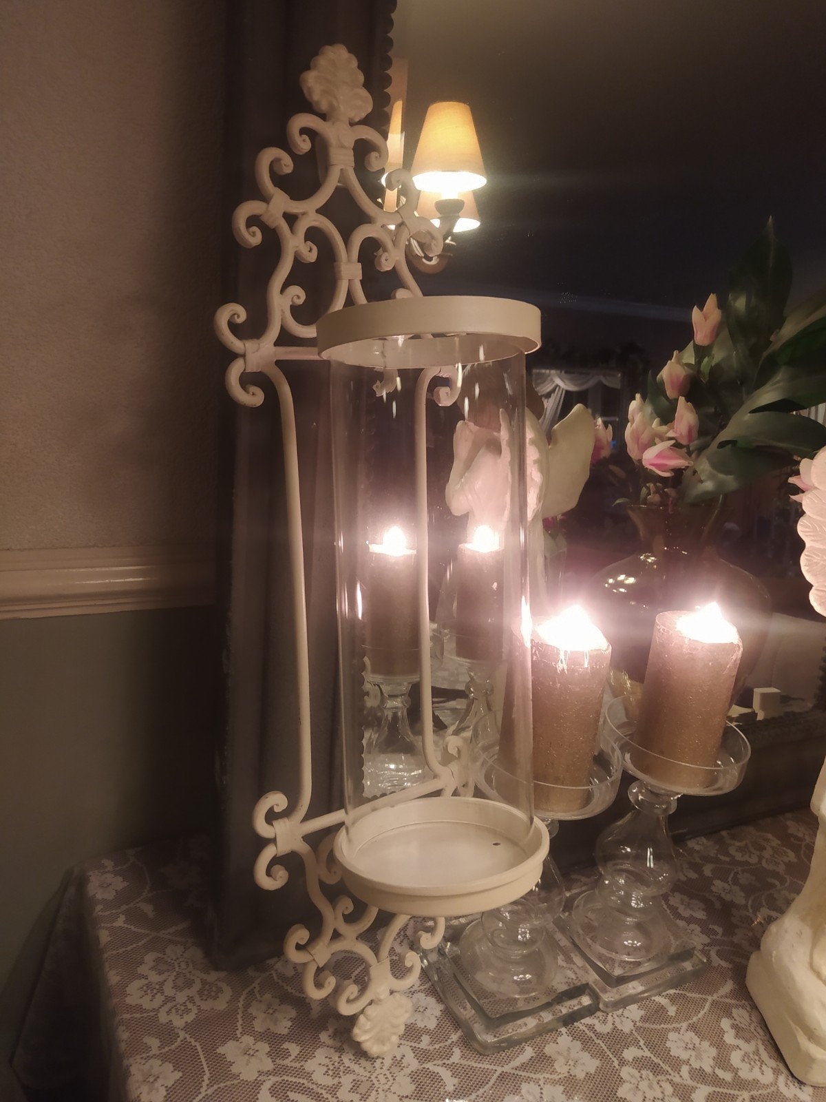 Decoratieve metalen wand lantaarn met glazen cilinder, Lantaarn, Ophalen of Verzenden, Zo goed als nieuw, Metaal