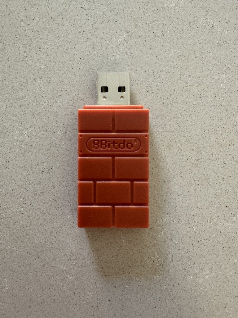 8BitDo USB draadloze adapter voor controllers (Mario-blokje), Gebruikt, Overige controllers, Ophalen of Verzenden, Draadloos