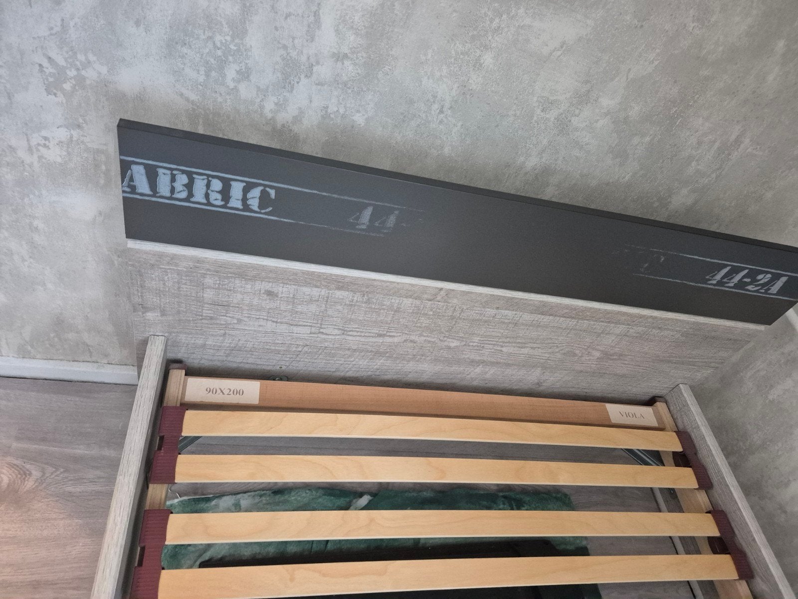 bed tekoop 90x200, Gebruikt, Minder dan 25 mm, Ophalen of Verzenden, Pallet