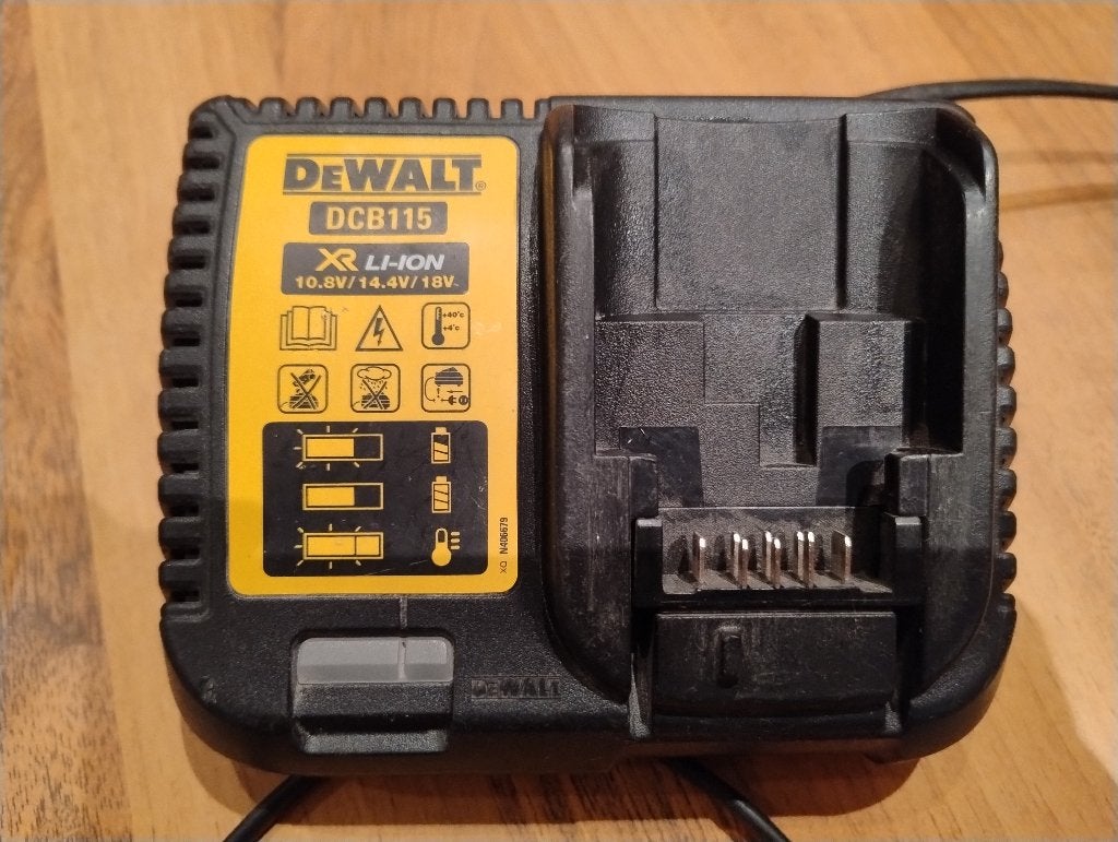 Dewalt acculader DCB115