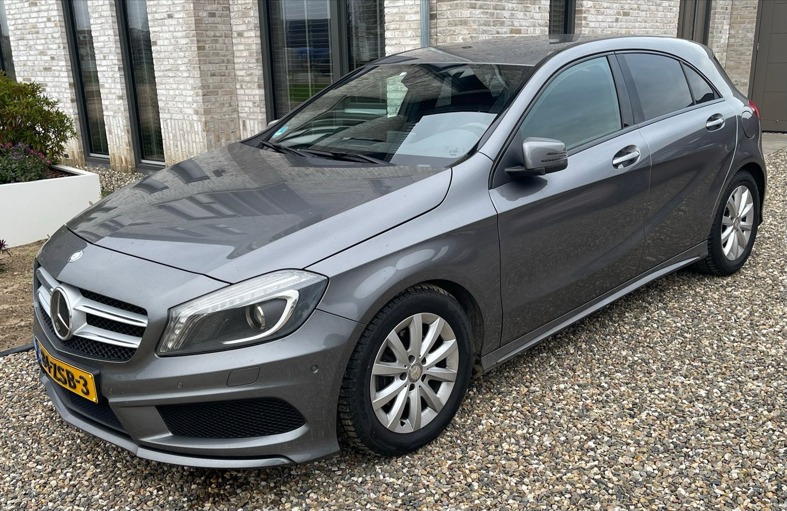 Mercedes-Benz A-Klasse A180cdi 1.8 Blue Eff. Aut7 2013 Grijs, Dealer onderhouden, Zwart, 4 cilinders, Parkeerassistent