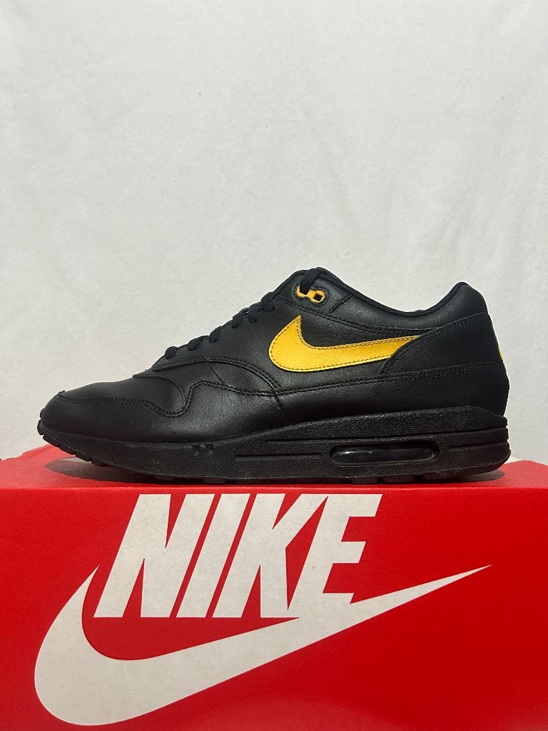 ALS NIEUW Maat 45,5 - Nike Air Max 1 ID Leather Black Yellow, Verzenden, Zwart, Nike, Nike