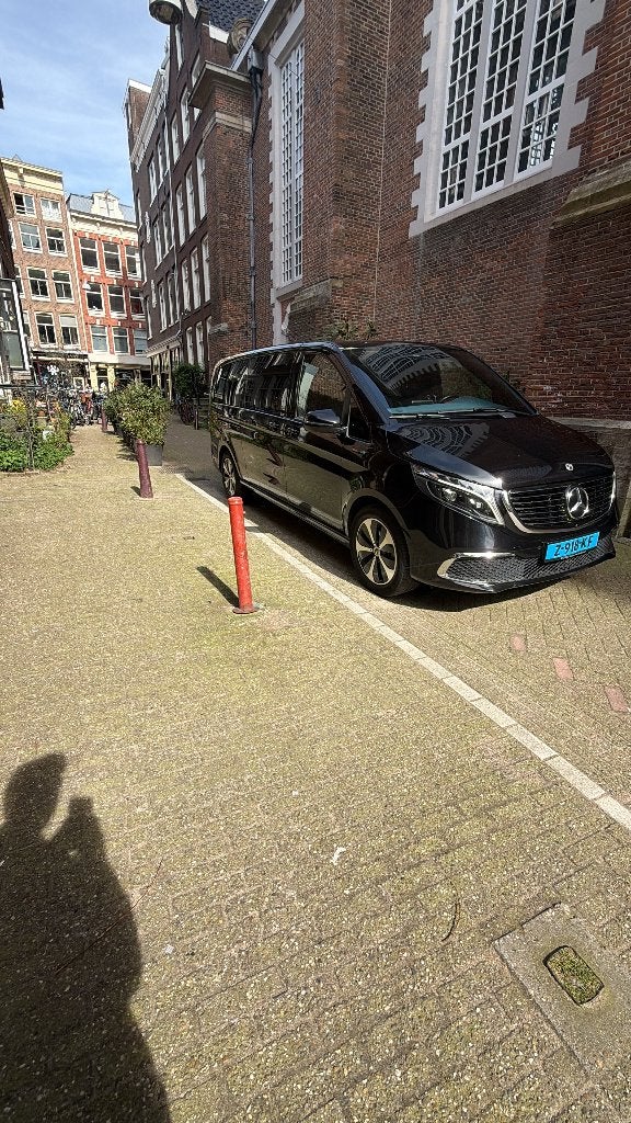 Foto 2 van Mercedes-Benz EQV 300 L3 204pk 2022 Zwart