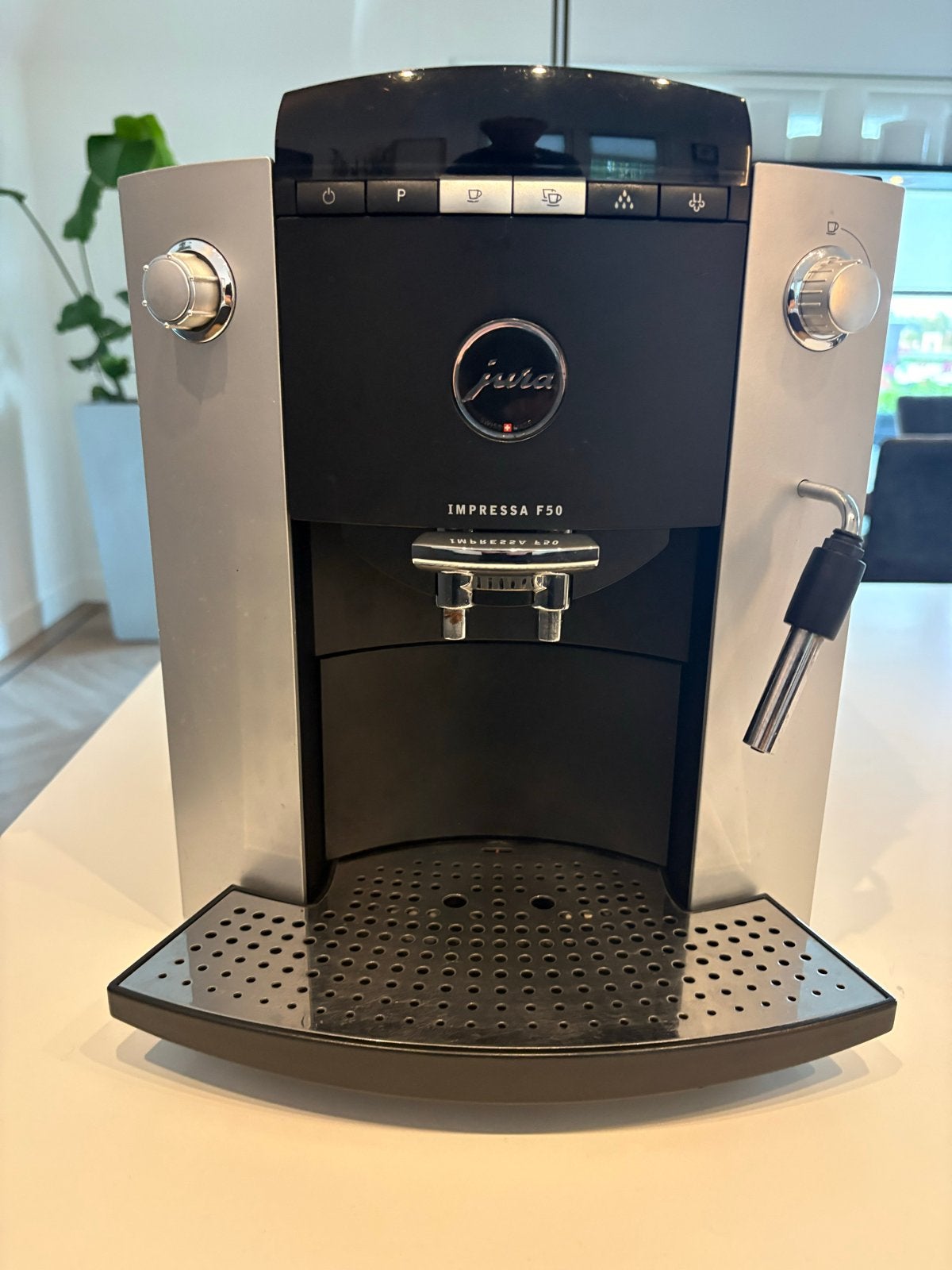 Jura Impressa F50 volautomatische koffiemachine, Ophalen, Afneembaar waterreservoir, Gebruikt, Koffiemachine