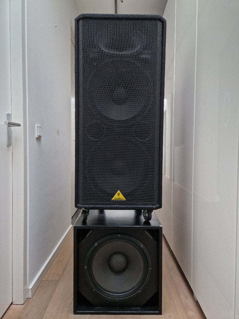 Complete PA set  - 2x VP2520 + 3x 15"sub + rack, Gebruikt, Inclusief kabels, Speakerset, Ophalen