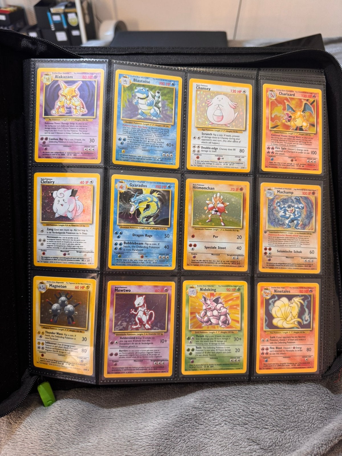 Complet Base Set Te Koop!(ENG/NL), Ophalen, Zo goed als nieuw, Boek of Catalogus