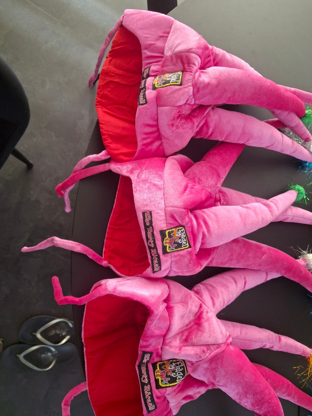 3 nieuwe Flügel mutsen - Feestmutsen, Ophalen of Verzenden, Nieuw, Feestartikel, Carnaval