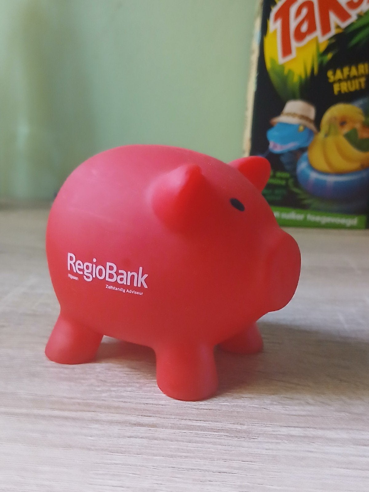 Regiobank Spaarvarken Rood - Plastic Spaarpot, Ophalen, Nieuw, Kunststof, Dier
