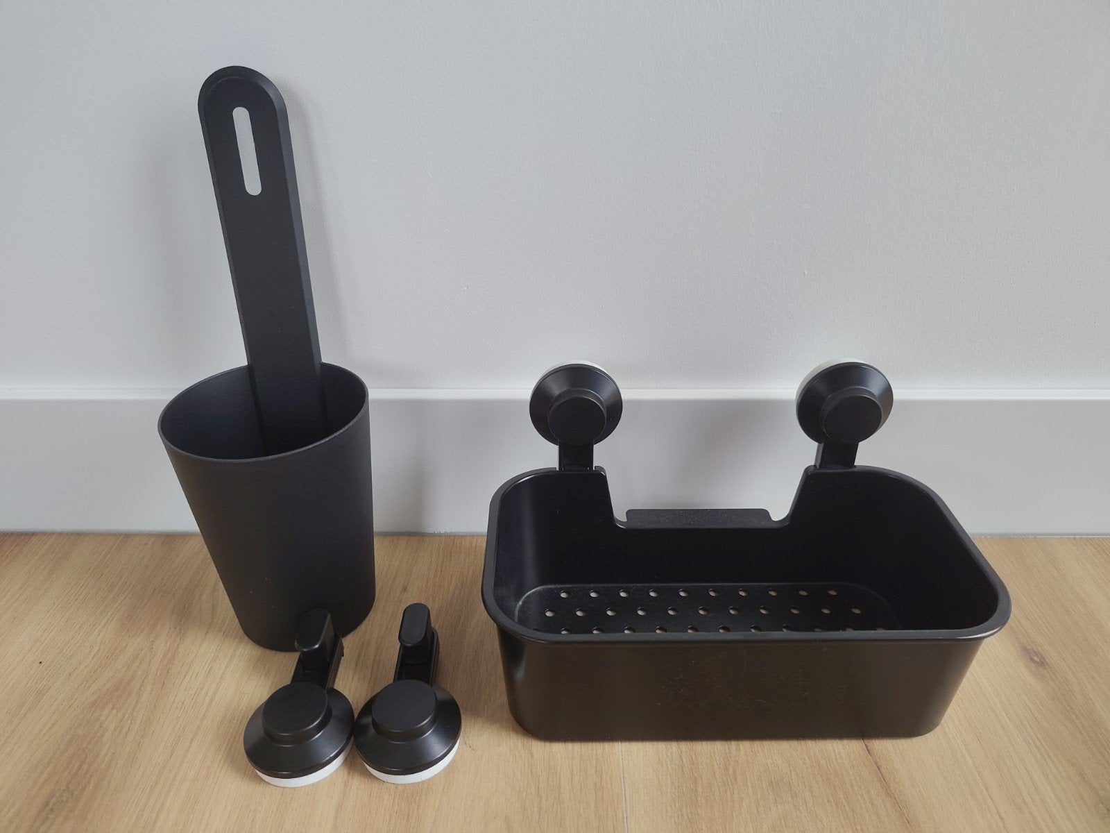IKEA Tisken Doucherek en Zuignappen + Skattån Bakje, IKEA, Gebruikt, Zwart, Ophalen of Verzenden
