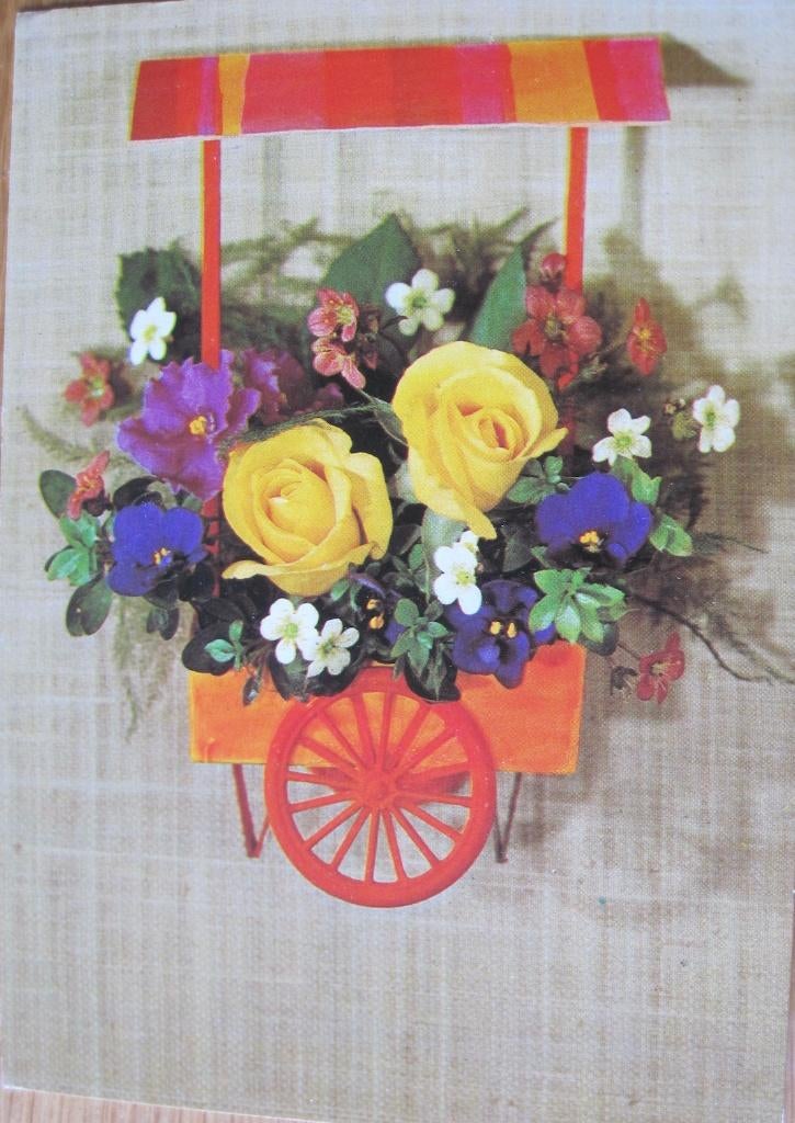 Kar met rozen en violen op ansichtkaart, Verzenden, 1980 tot heden, Gelopen, Overige thema's