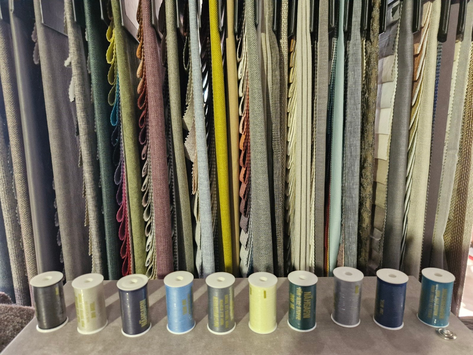 Garenspoelen 100% polyester 1400 rolletjes- Diverse kleuren, Ophalen of Verzenden, Nieuw, Garen of Naald(en)