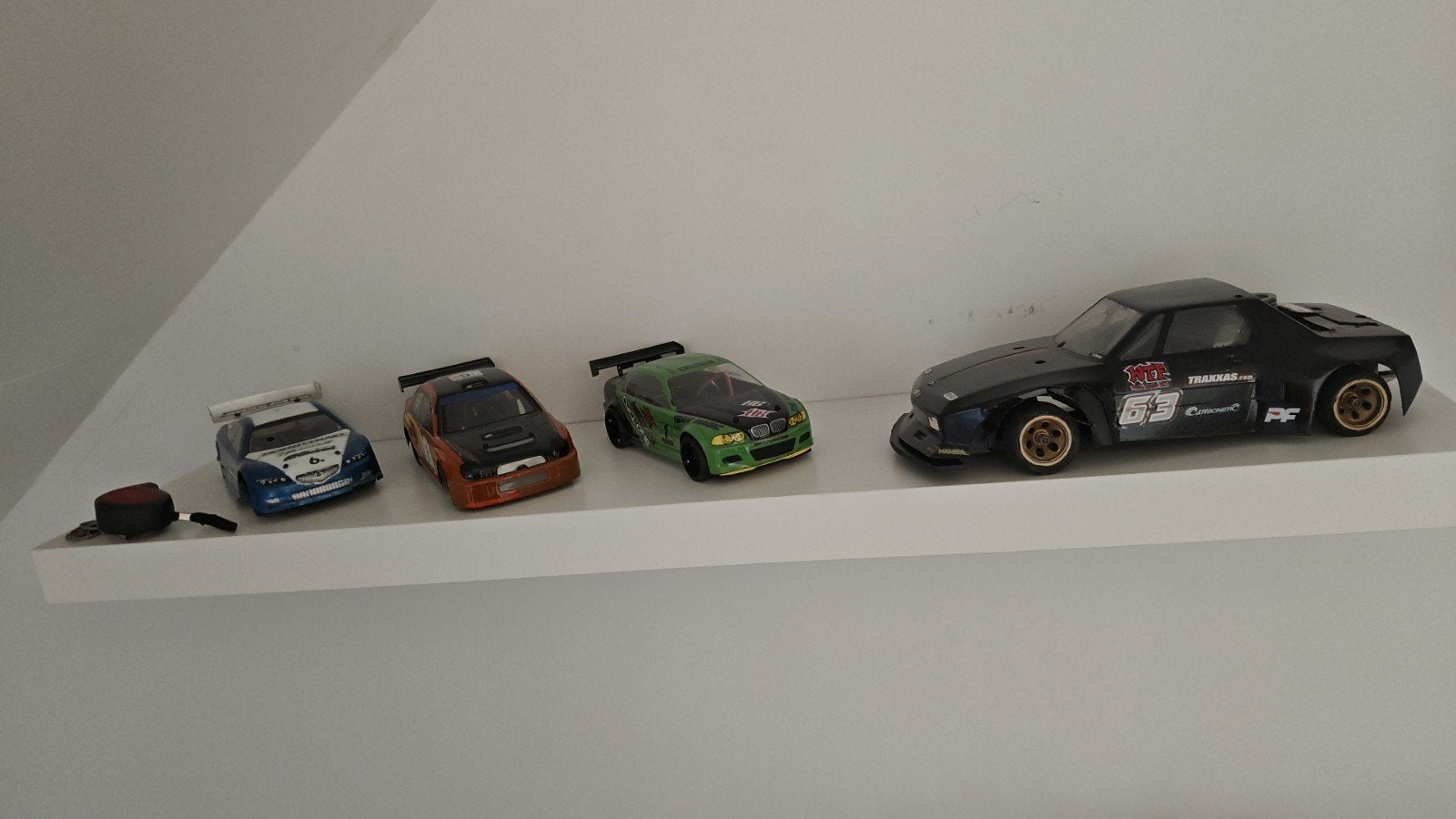 4 RC auto's: 3x 1/18 (2x RTR) & 1x 1/12 Nitro, Hobby en Vrije tijd, Modelbouw | Radiografisch | Auto's, Zo goed als nieuw, Auto onroad