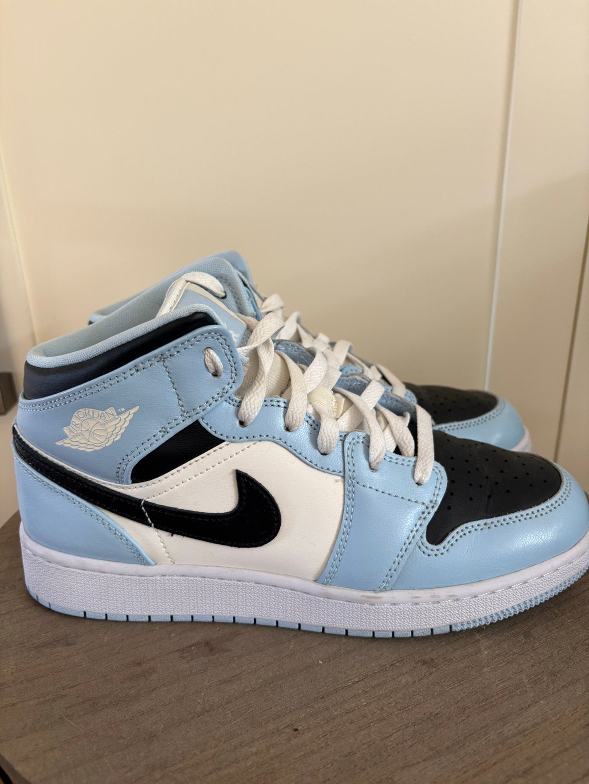 Nike Air Jordan 1 Mid 'Ice Blue', Kleding | Dames, Schoenen, Blauw, Ophalen of Verzenden, Sneakers of Gympen, Zo goed als nieuw