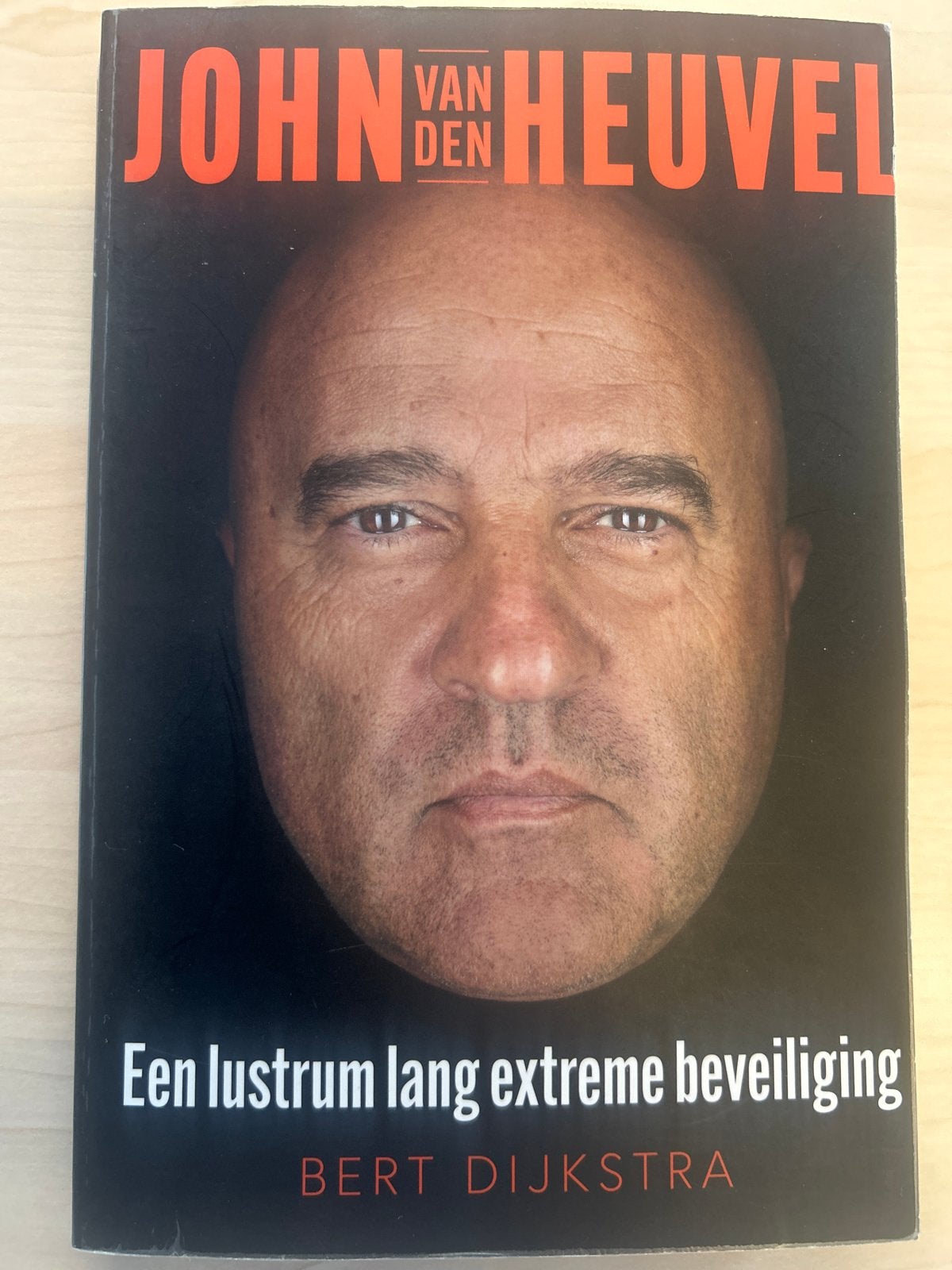 John van den Heuvel: Een lustrum lang extreme beveiliging, Ophalen of Verzenden, Zo goed als nieuw, Overige