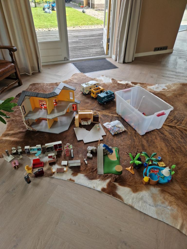 Grote Playmobil set: Modern huis, voertuigen en figuren, Ophalen of Verzenden, Gebruikt, Complete set