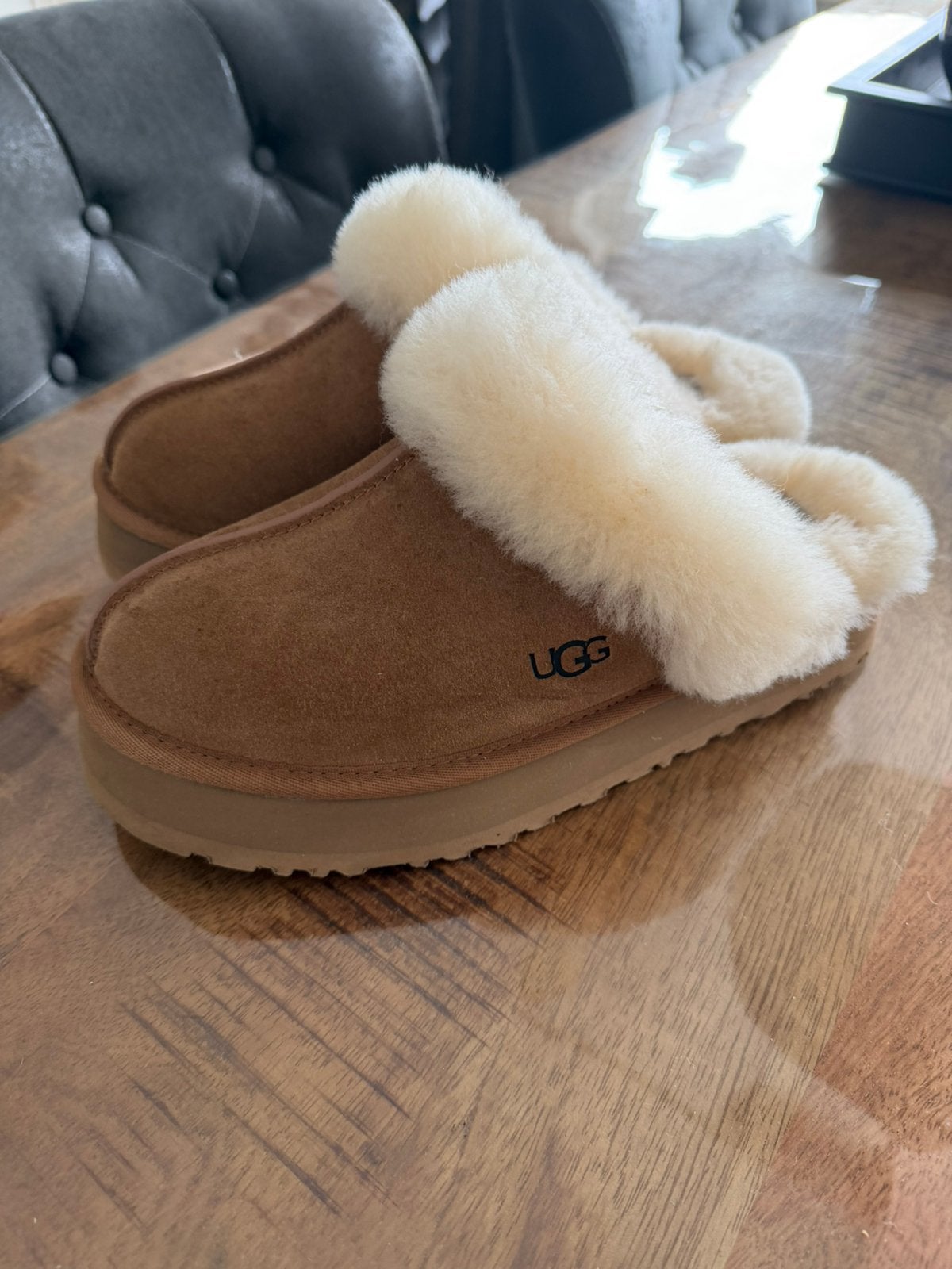 Uggs dames sloffen maat 38 NIEUWSTAAT, Kleding | Dames, Ophalen, Zo goed als nieuw, Pantoffels of Sloffen