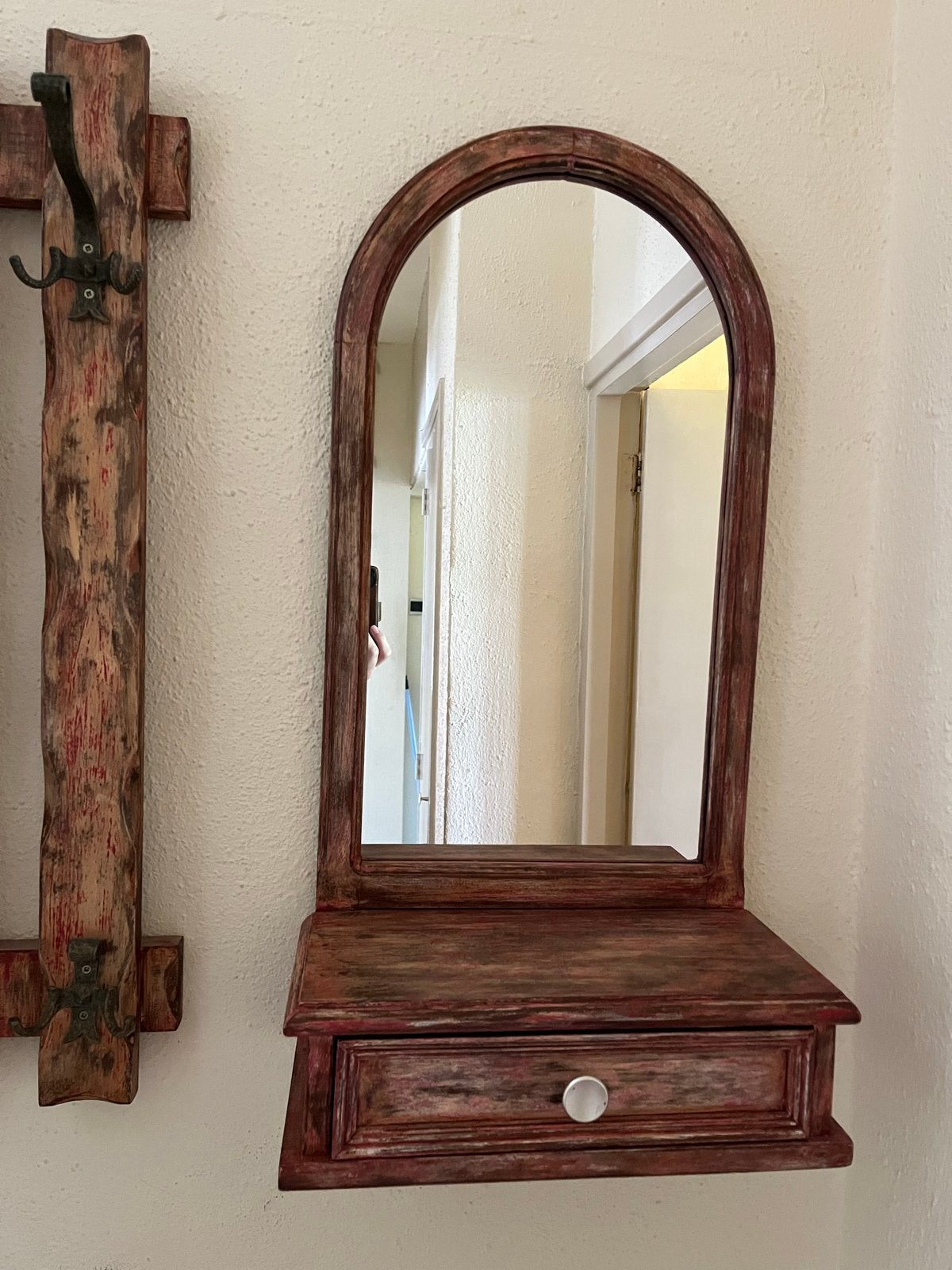 Vintage houten wandkapstok met spiegel en lade, Huis en Inrichting, Woonaccessoires | Kapstokken, Wandkapstok, Gebruikt, 100 tot 150 cm