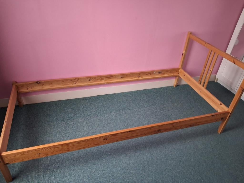 Houten Ikea bed frame 90x200, Huis en Inrichting, Slaapkamer | Bedden, Ophalen, 90 cm, Eenpersoons, Wit