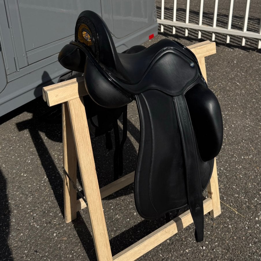 Nieuw KM dressuur zadel Custom Made BINNENKORT te koop!, Dieren en Toebehoren, Ophalen of Verzenden, Zo goed als nieuw, Dressuur