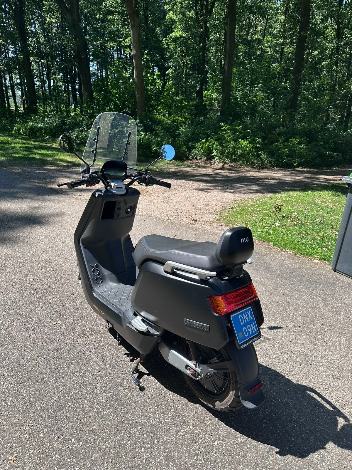 NIU N1S Civic N-Series Zwart – Blauw kenteken – Incl. helm, Fietsen en Brommers, Scooters | Overige merken, Ophalen, Gebruikt