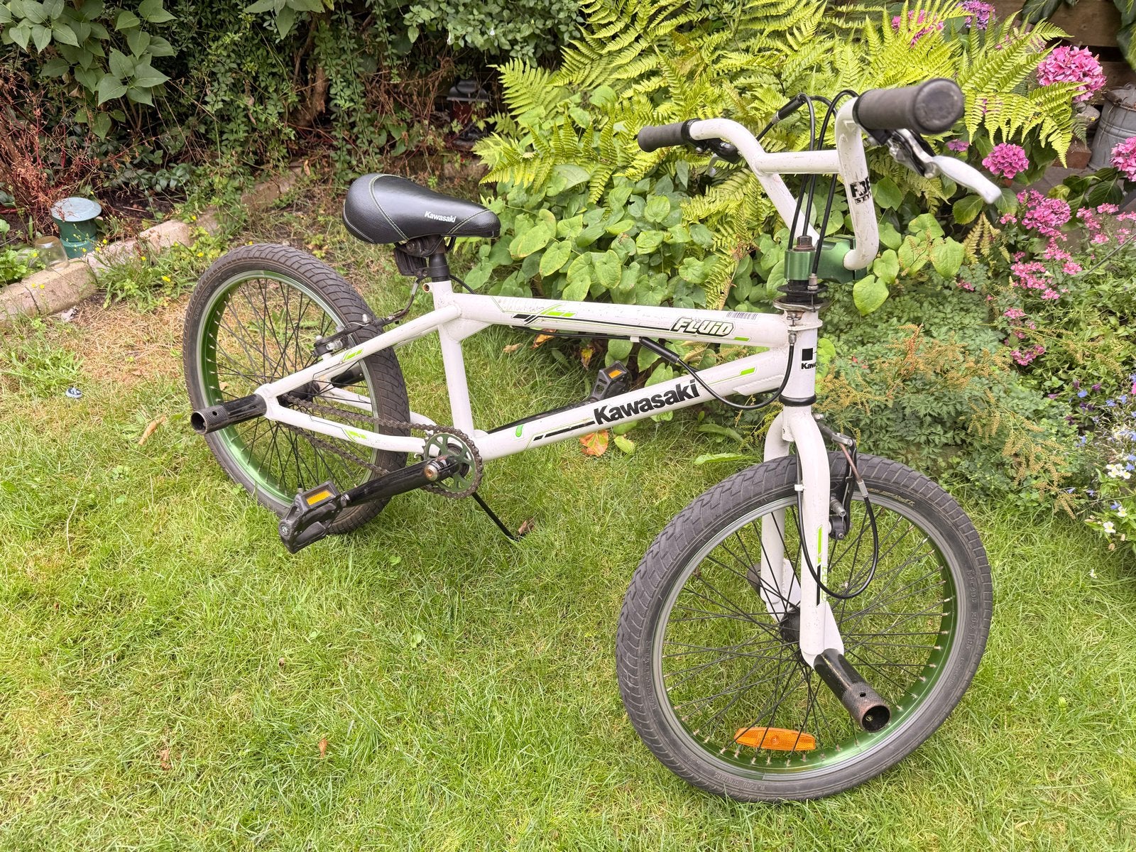 Kawasaki Fluid BMX Fiets - Wit/Groen, Ophalen, Staal, Velgrem, Voetsteunen