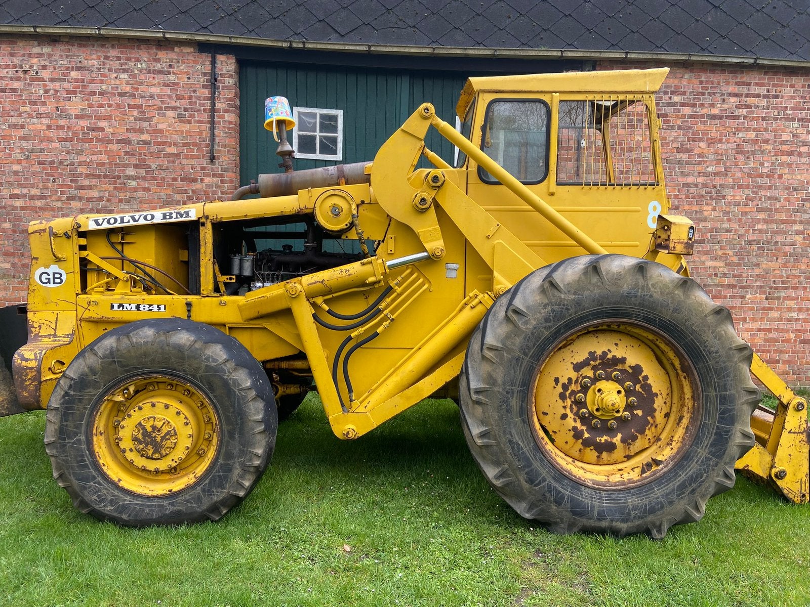 Volvo BM LM841, Ophalen