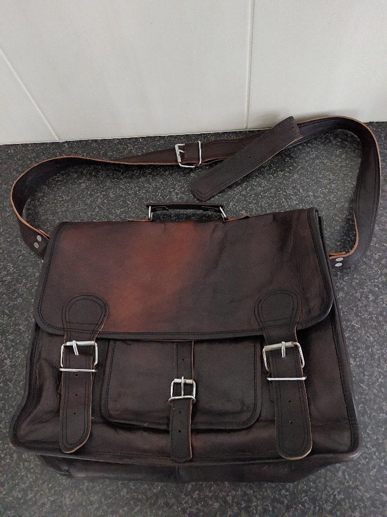 Bruine lederen aktetas, Computers en Software, Laptoptassen, Zo goed als nieuw, Aktetas, 16 inch, Overige merken, Handvat, Meerdere vakken
