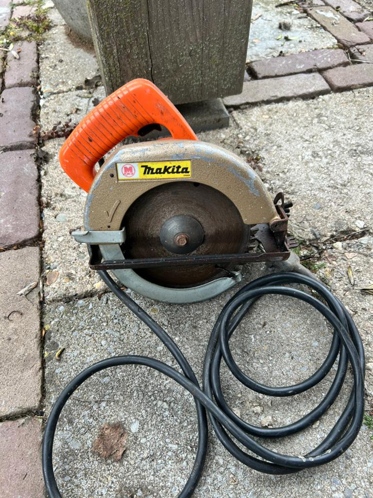 Makita 76mm Cirkelzaag – Model 5603R‑A, Ophalen, 1200 watt of meer, Cirkelzaag, 30 tot 70 mm