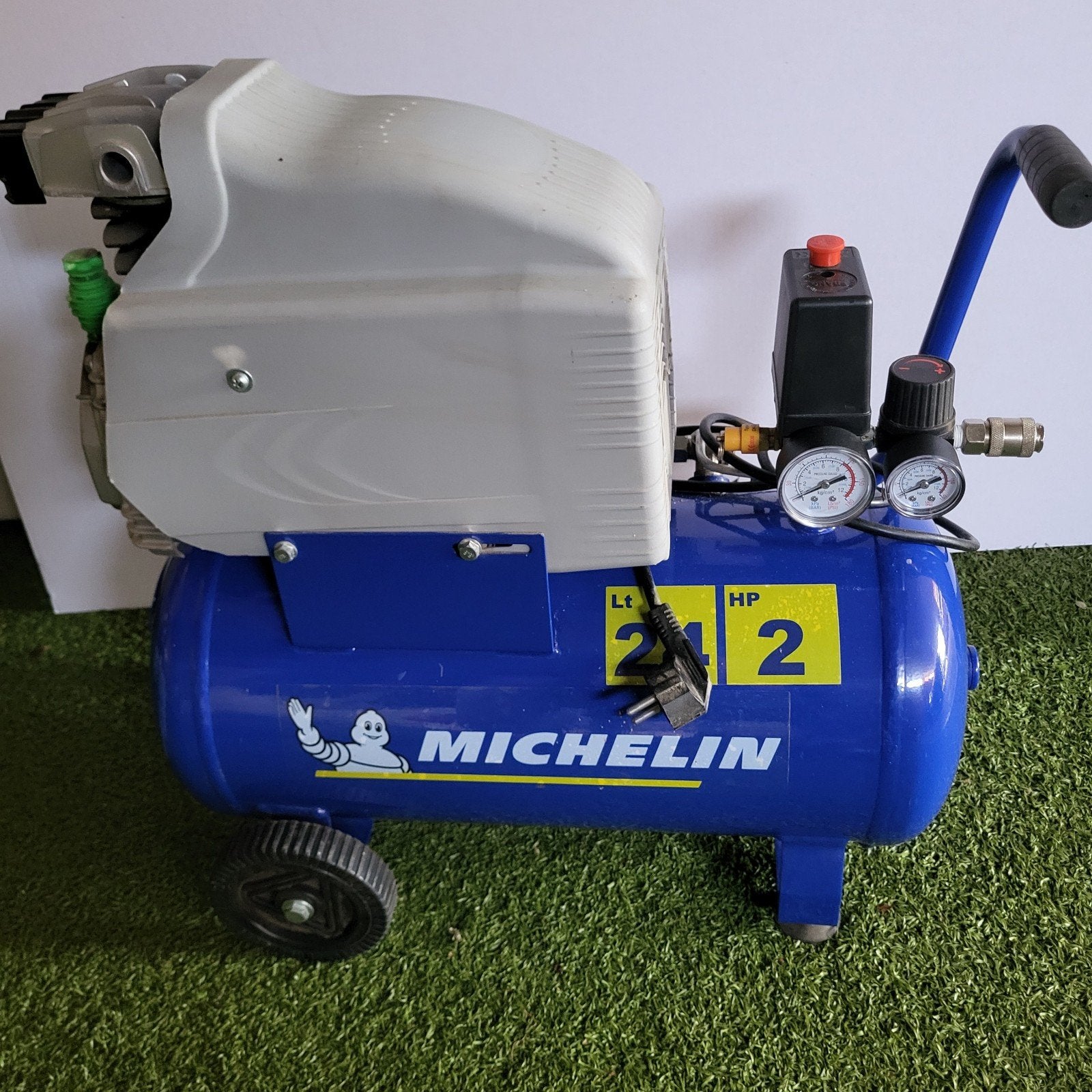 compressor Michelin  zie foto's, 25 tot 100 liter, Ophalen, Zo goed als nieuw