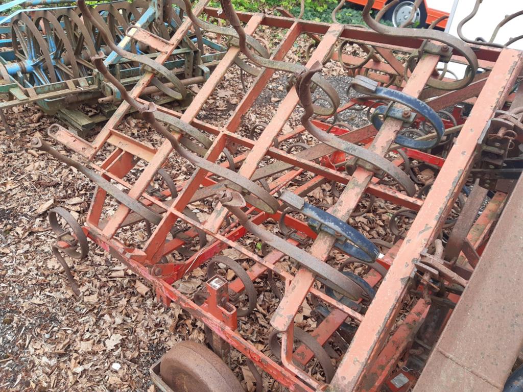 Robuuste cultivator voor grondbewerking, Ophalen