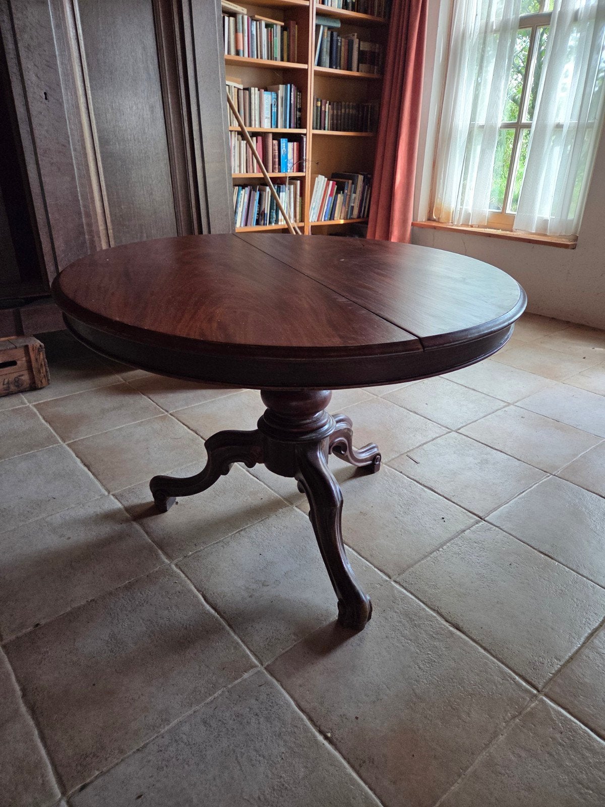 Antieke ronde houten tafel, Antiek en Kunst, Ophalen