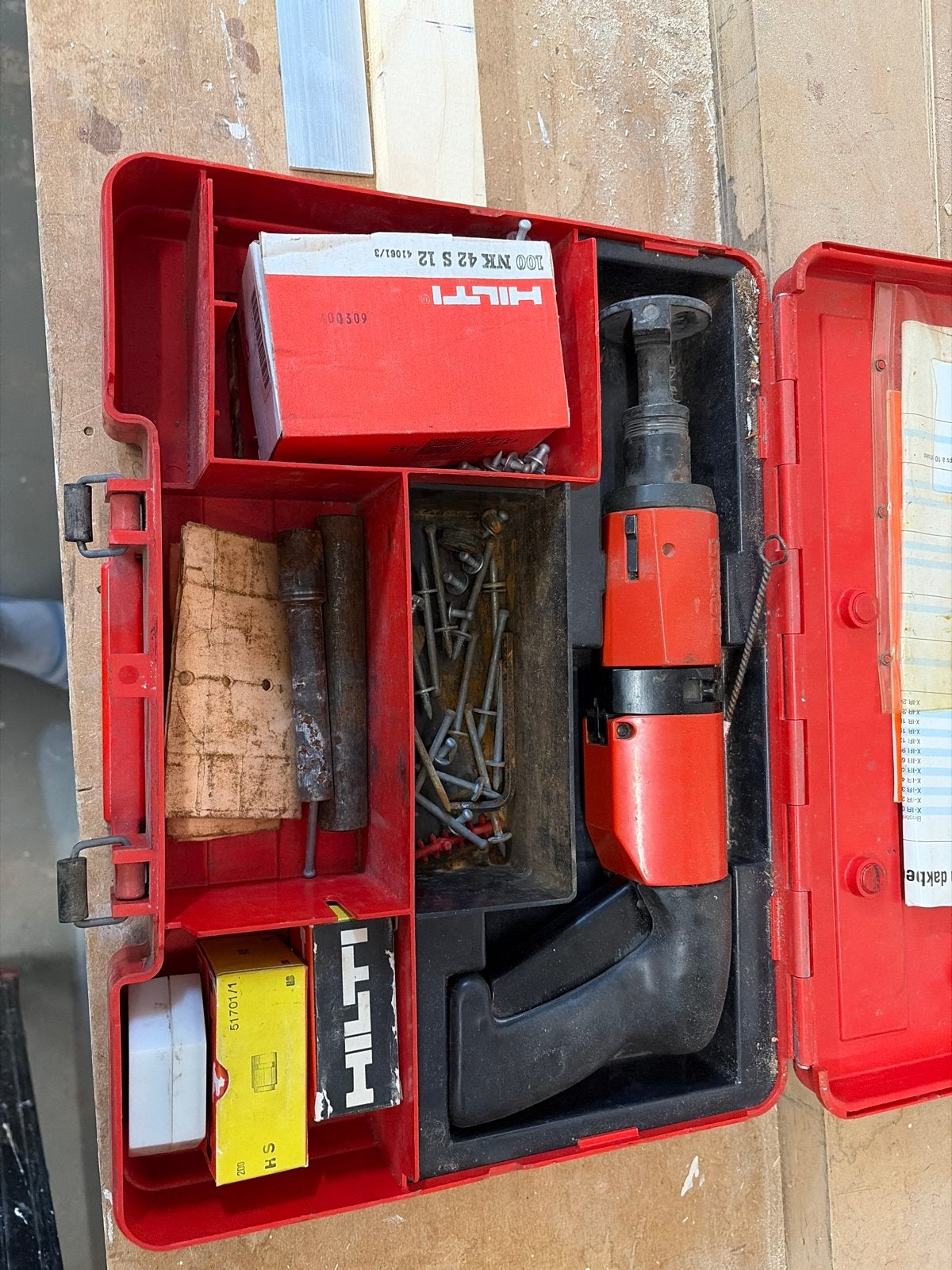 Hilti DX 400 B Schiethamer met koffer en toebehoren, Ophalen of Verzenden, Gebruikt, 600 watt of meer, Overige typen