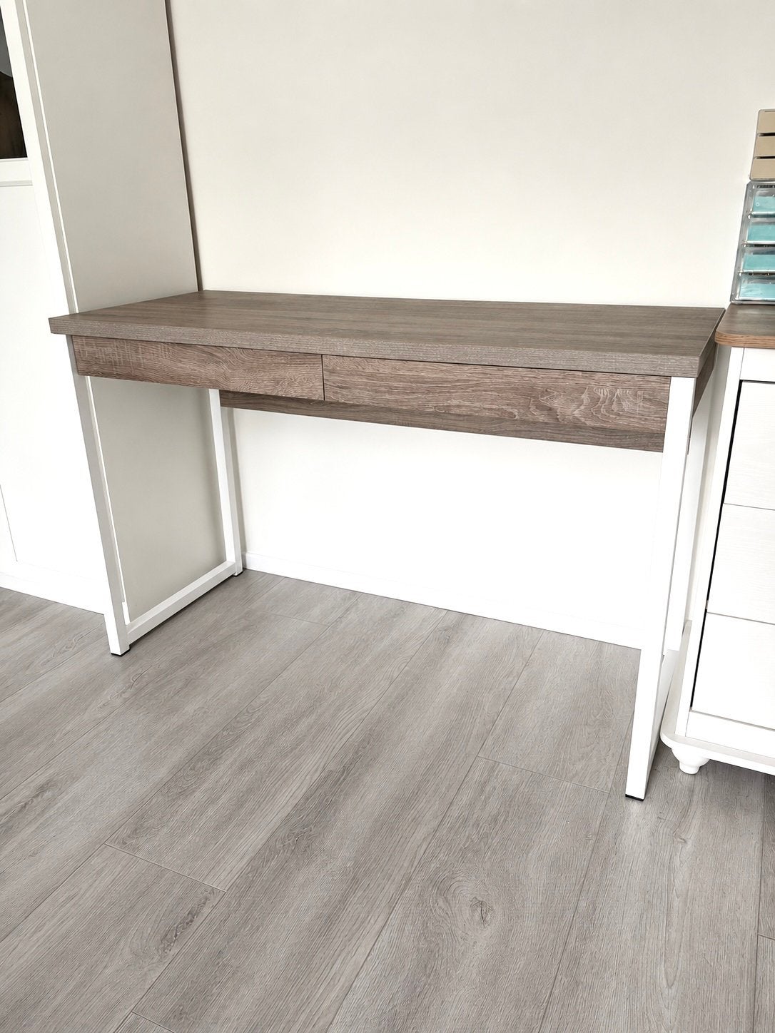 Leen Bakker tafel / bureautafel / kaptafel met 2 lades, Ophalen of Verzenden, Zo goed als nieuw