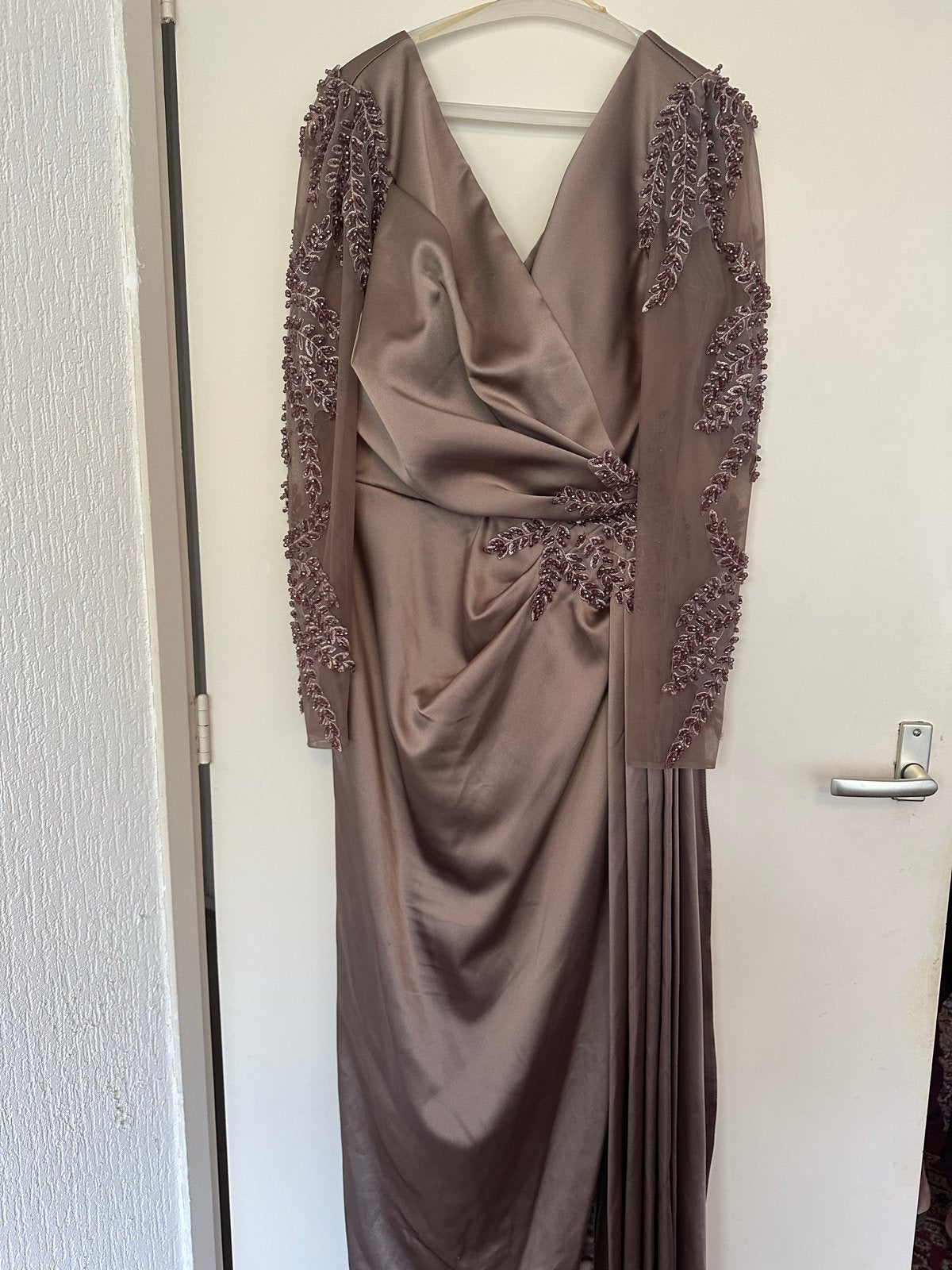 Elegante Mauve Galajurk met Kralen Details - Maat M, Kleding | Dames, Maat 38/40 (M), Galajurk, Paars, Ophalen of Verzenden