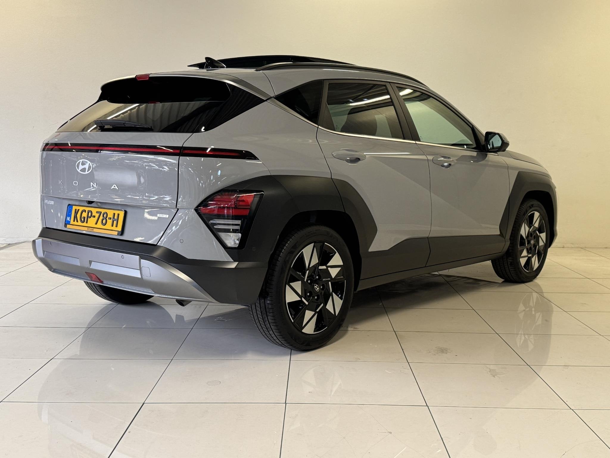 Foto 2 van Hyundai Kona 1.6 GDI HEV Premium Sky | Leer | Camera | Bose