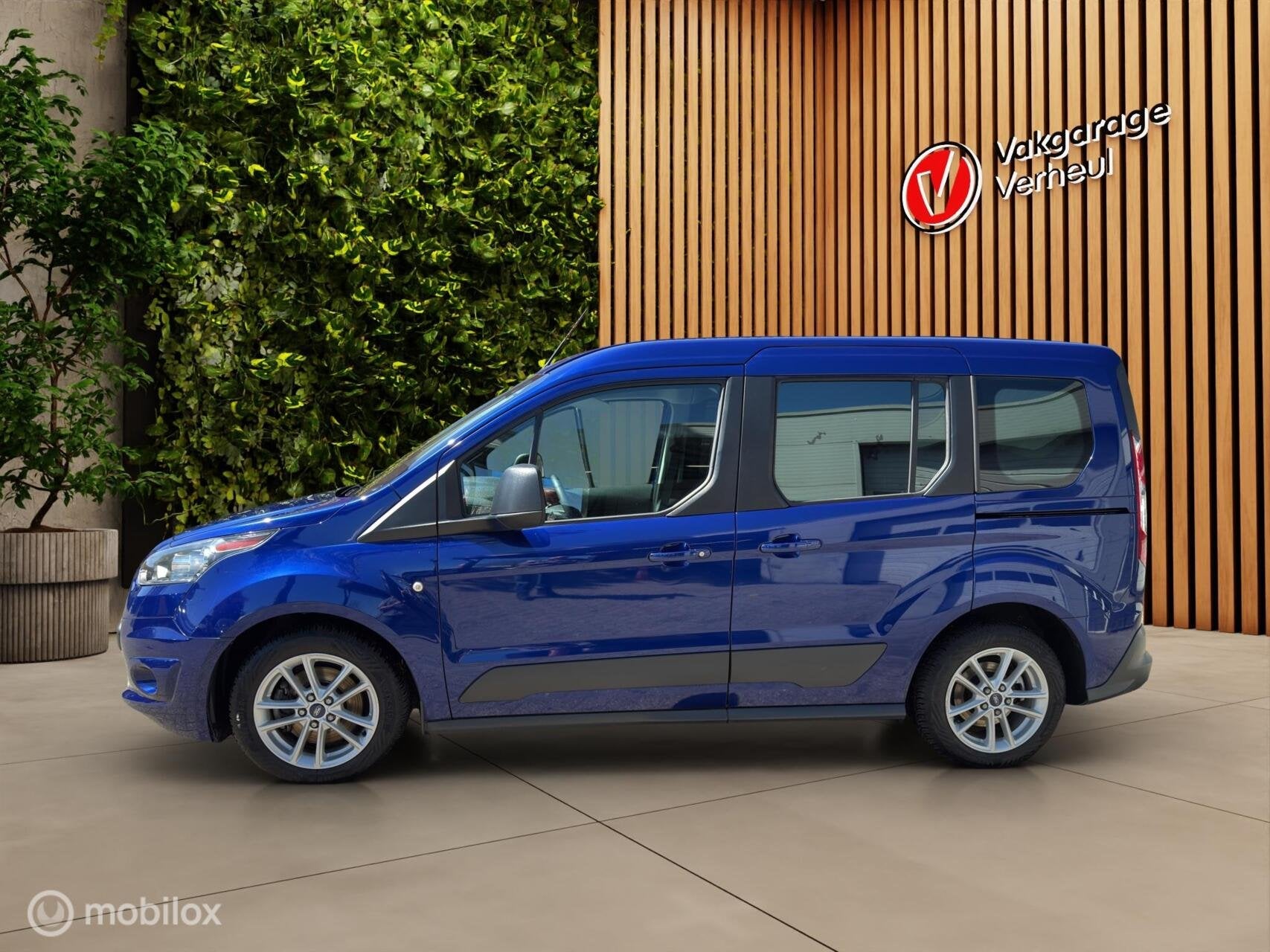 Ford Tourneo Trend Compact|Oprijplaat|Rolstoel, Stof, Euro 6, Met garantie (alle), Blauw