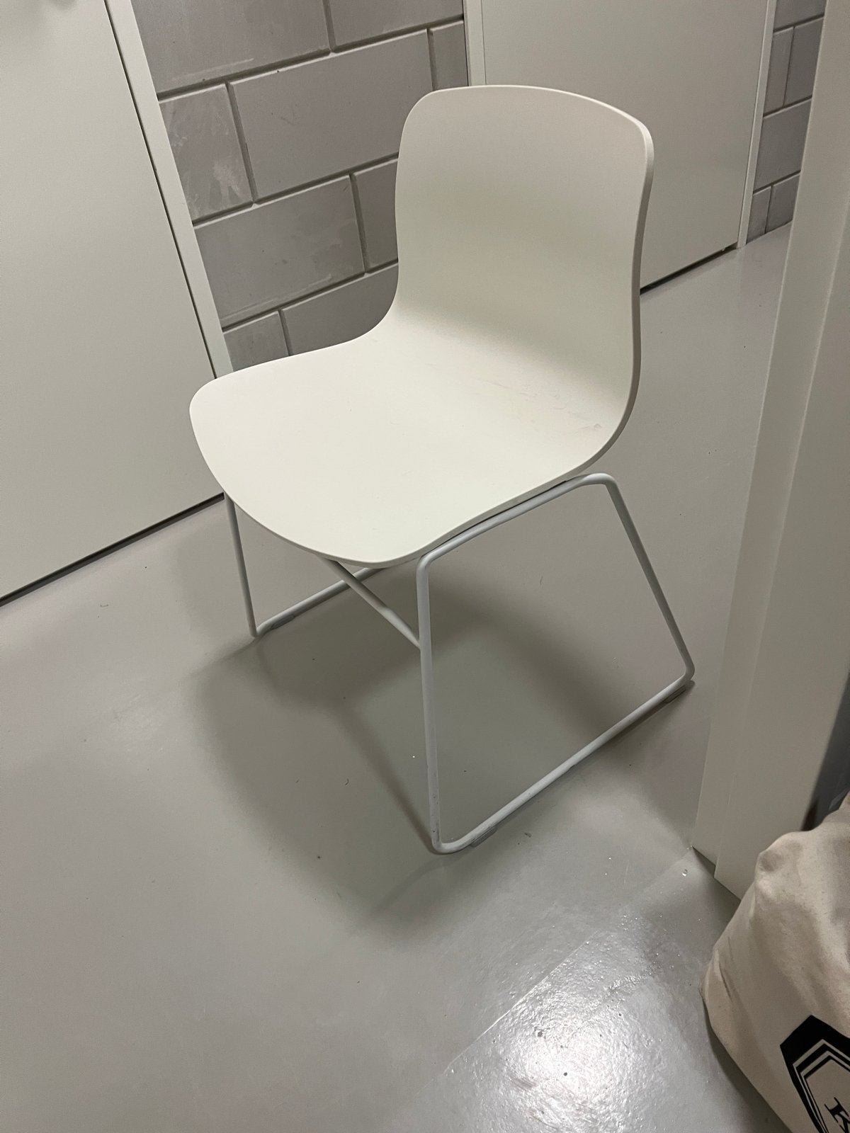 HAY desging chair, creme white, Huis en Inrichting, Stoelen, Ophalen, Zo goed als nieuw, Wit, Eén