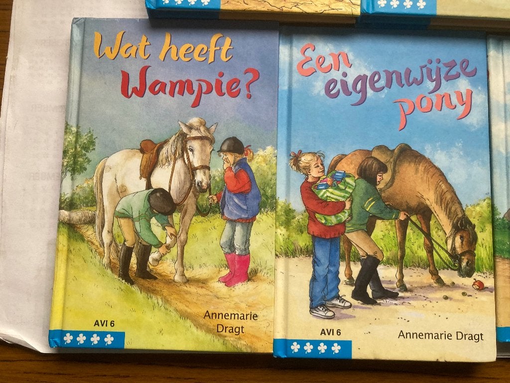 Mijn pony moet weg & Een veulen voor Kim door A. Dragt 7+, Ophalen of Verzenden, Gelezen, Annemarie Dragt, Fictie algemeen
