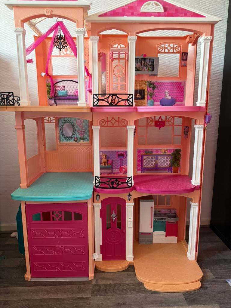 Barbie incl huis paarden kleding auto enz, Ophalen of Verzenden, Zo goed als nieuw, Toebehoren