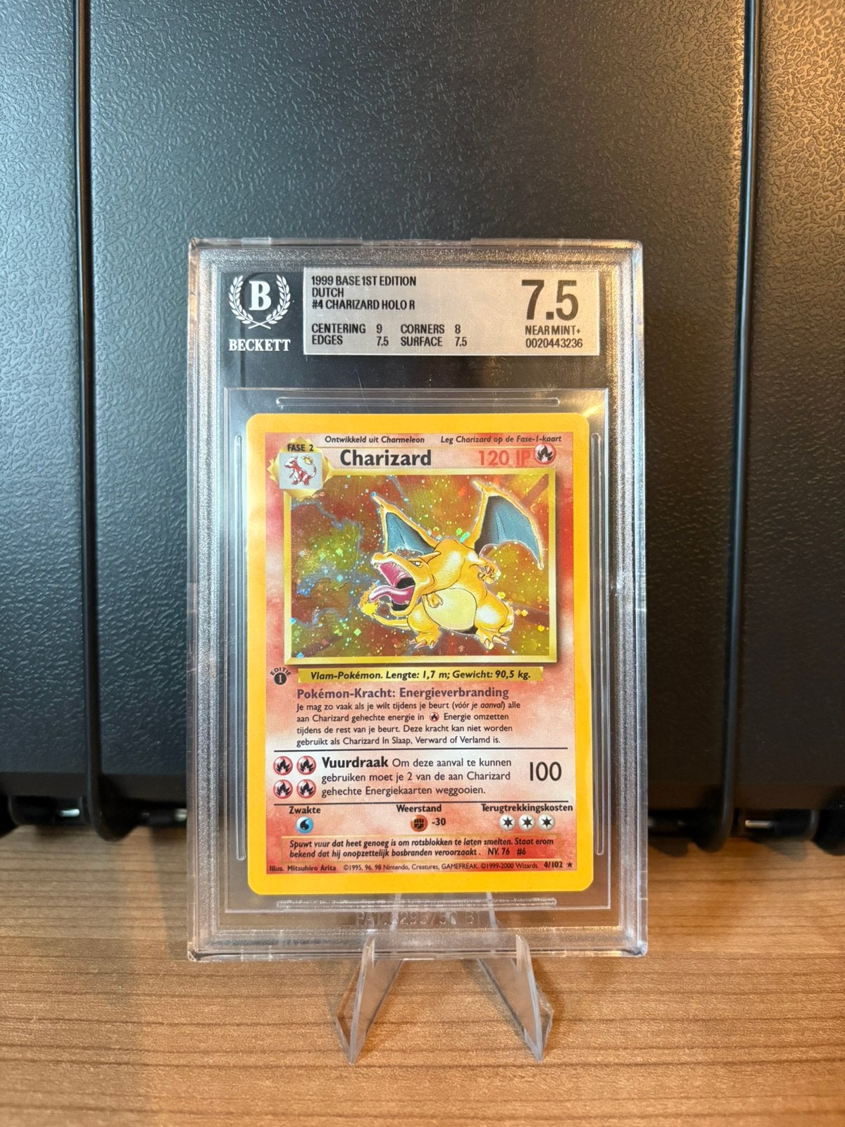 Base Charizard NL 1st edition #4 BGS 7,5 New Cert, Ophalen of Verzenden, Zo goed als nieuw