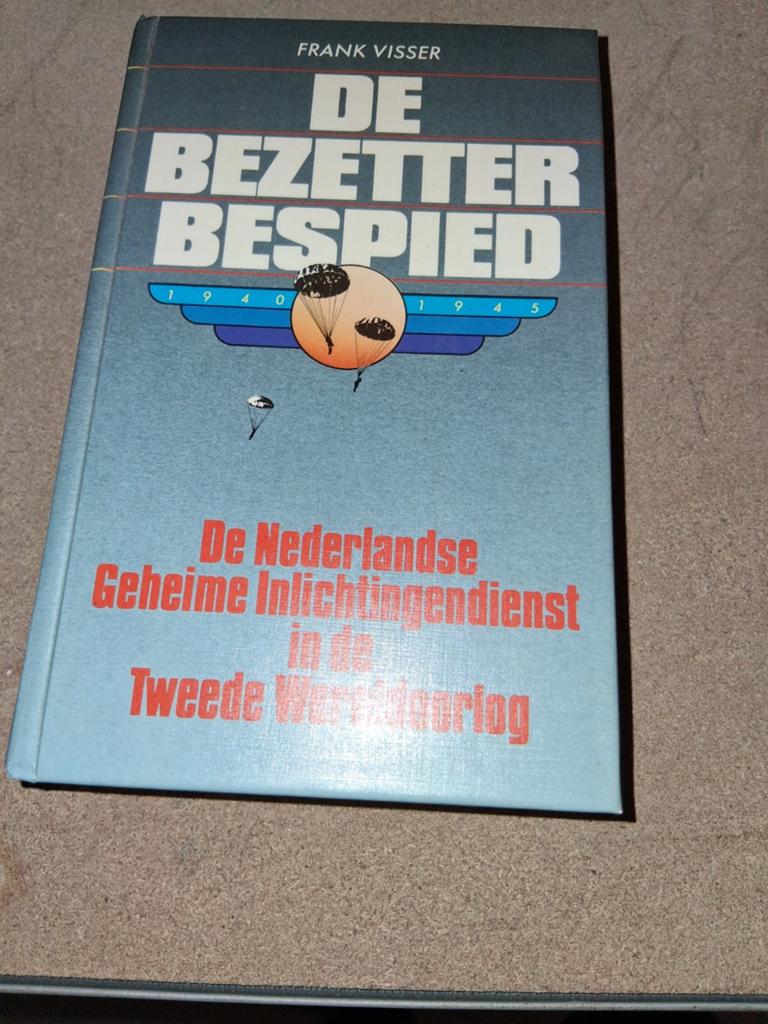 De Bezette Bespied - Nederlandse Geheime Inlichtingendienst, Frank Visser, Ophalen of Verzenden, Overige onderwerpen, Tweede Wereldoorlog