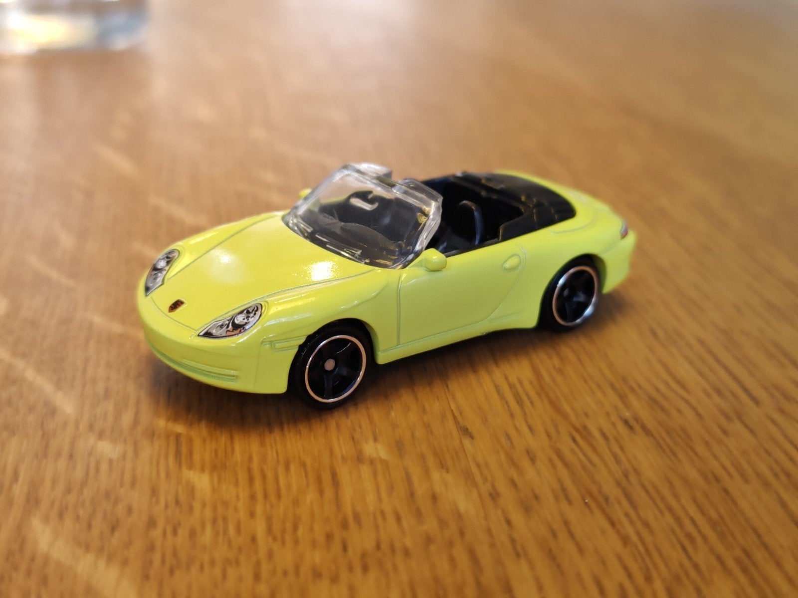 Matchbox Porsche 911 Cabriolet GEEL, Ophalen of Verzenden, Zo goed als nieuw, Auto