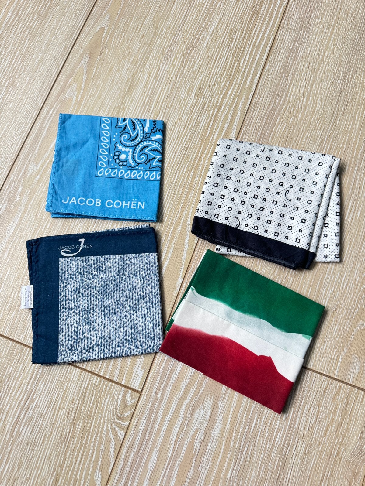 4 bandana’s van Jacob Cohen, nieuw, Kleding | Dames, Ophalen of Verzenden, Zo goed als nieuw, Sjaal