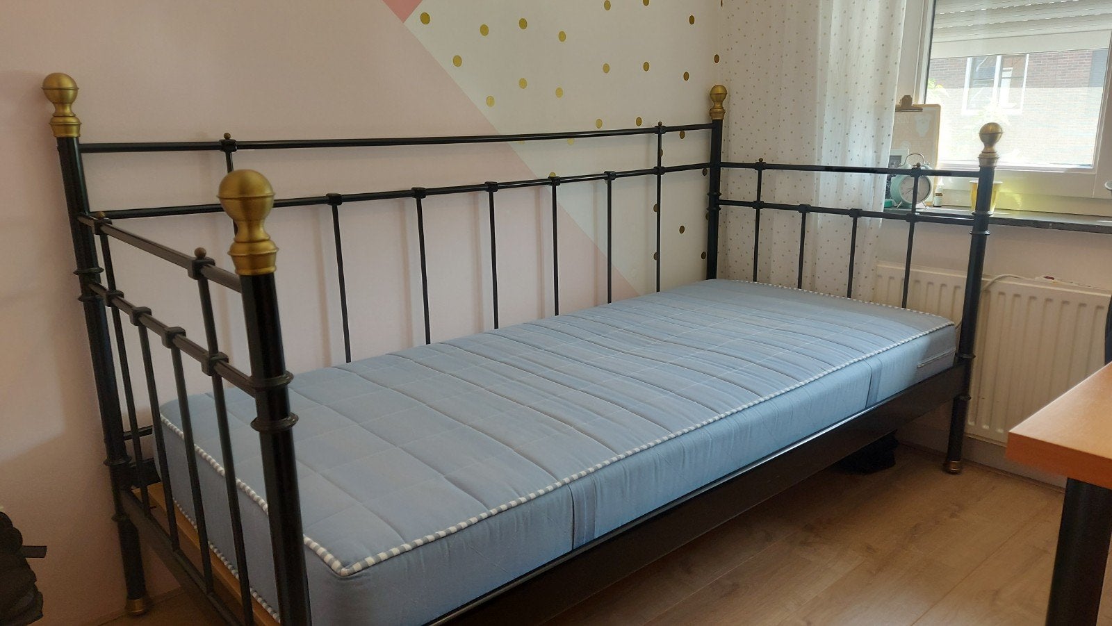 Metalen bedframe met gouden accenten, Ophalen, Gebruikt, 90 cm, Eenpersoons