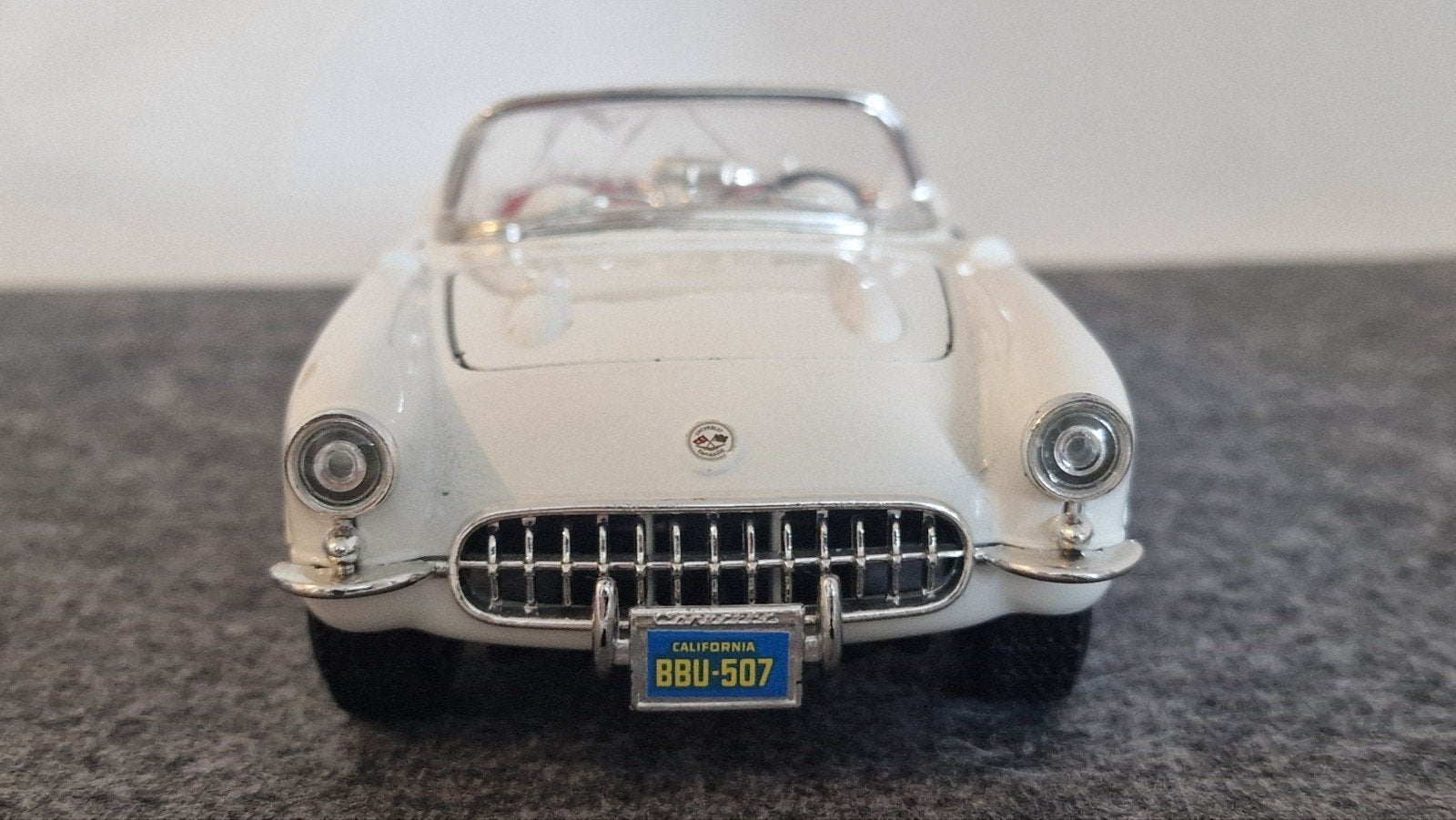 Bburago Chevrolet Corvette 1957 Wit/Rood 1:24 Modelauto, Ophalen of Verzenden