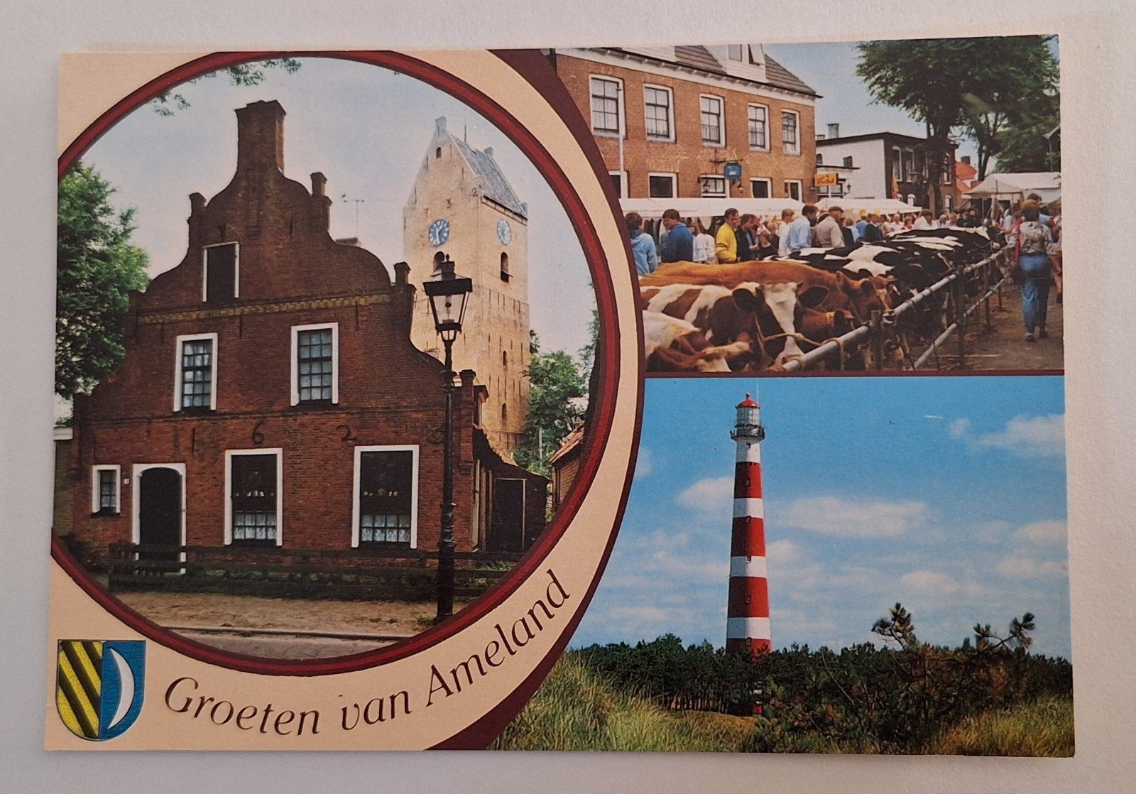 Ansichtkaart Groeten van Ameland - Vuurtoren, Koeienmarkt, Ophalen of Verzenden, 1960 tot 1980, Ongelopen, Waddeneilanden