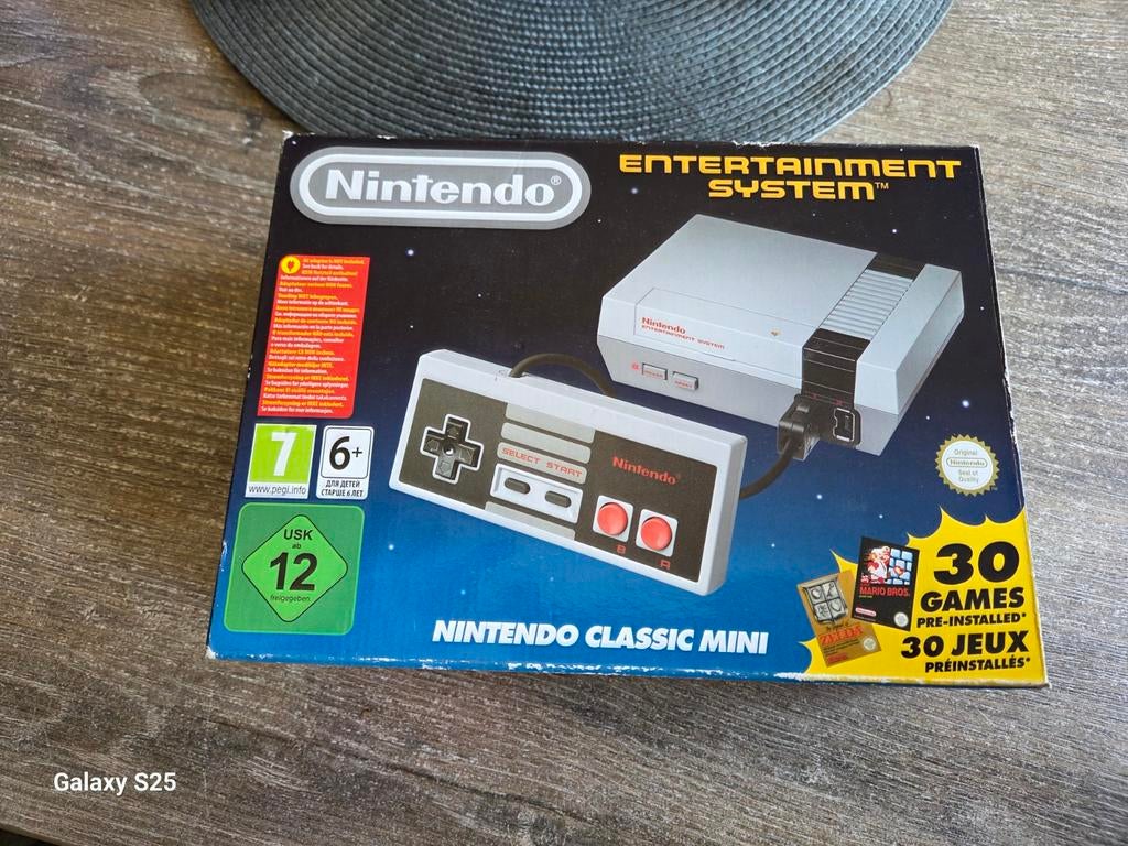 Een ouderwetse Nintendo Classic Mini, Ophalen of Verzenden, Zo goed als nieuw, Met 1 controller