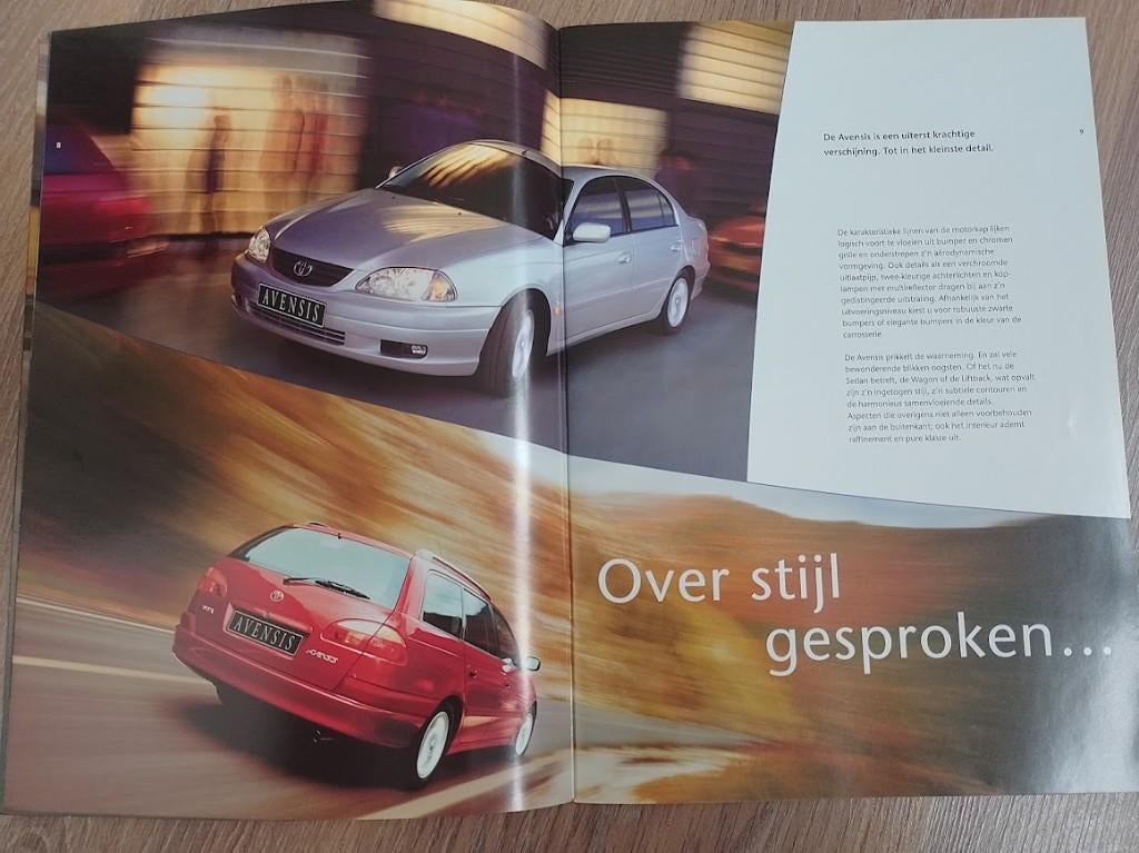 Toyota Avensis autofolder 2002, Ophalen of Verzenden, Nieuw, Toyota