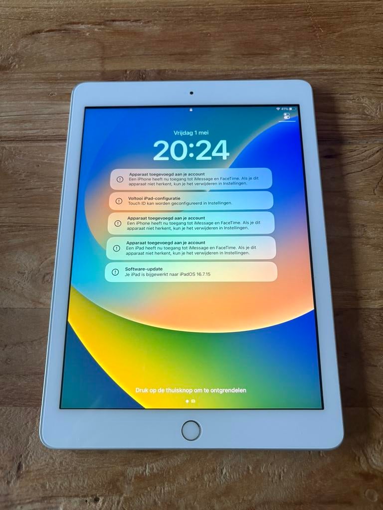 Ipad 5de generatie wit, Ophalen of Verzenden, Zo goed als nieuw, Wit